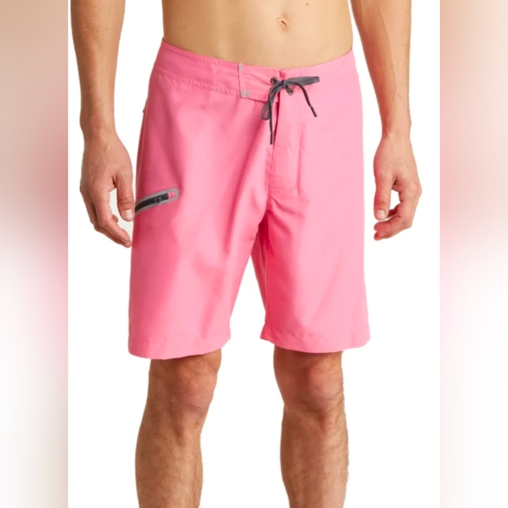 NWT Tommy Bahama Men's Molokai Pineapple Splash Swim Short Water Activated Print